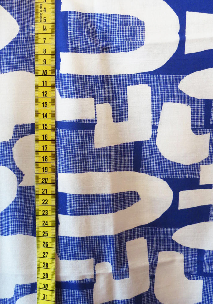 TISSU EN COTON LÉGER IMPRIMÉ GRAPHIQUE BLEU ET BLANC MIRAGE