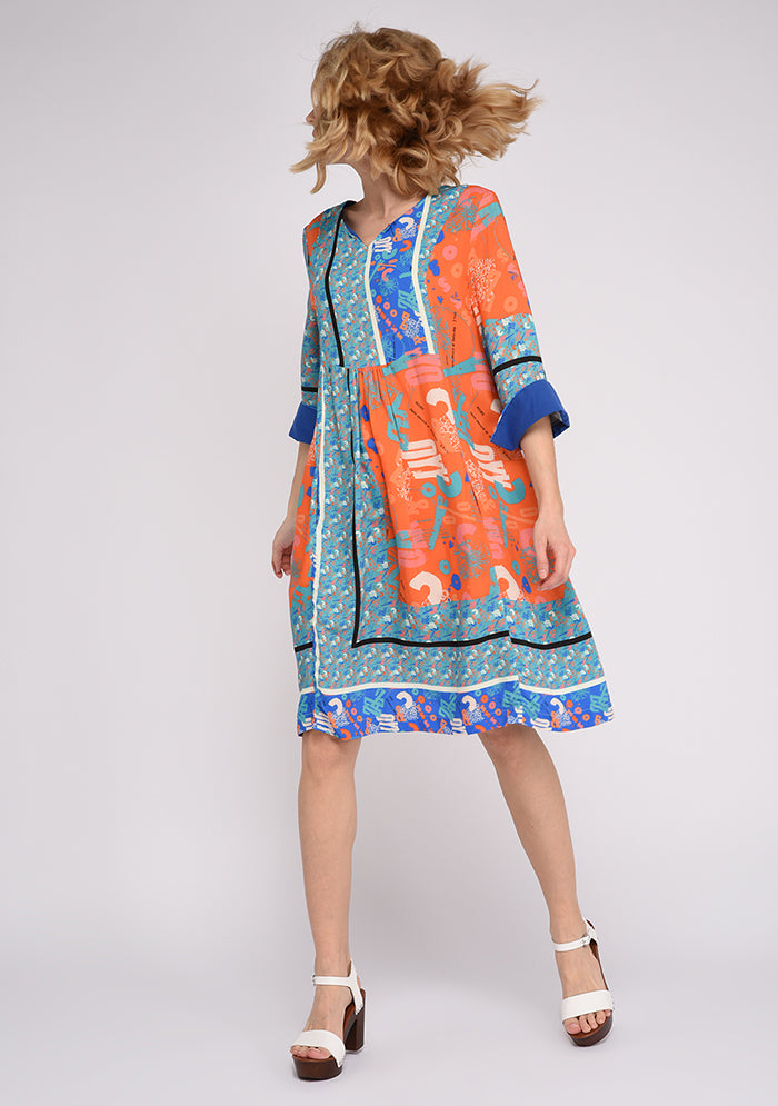 TISSU EN CREPE DE VISCOSE FLUIDE IMPRIME GRAPHIQUE FOULARD TYPO BLEU ET ORANGE