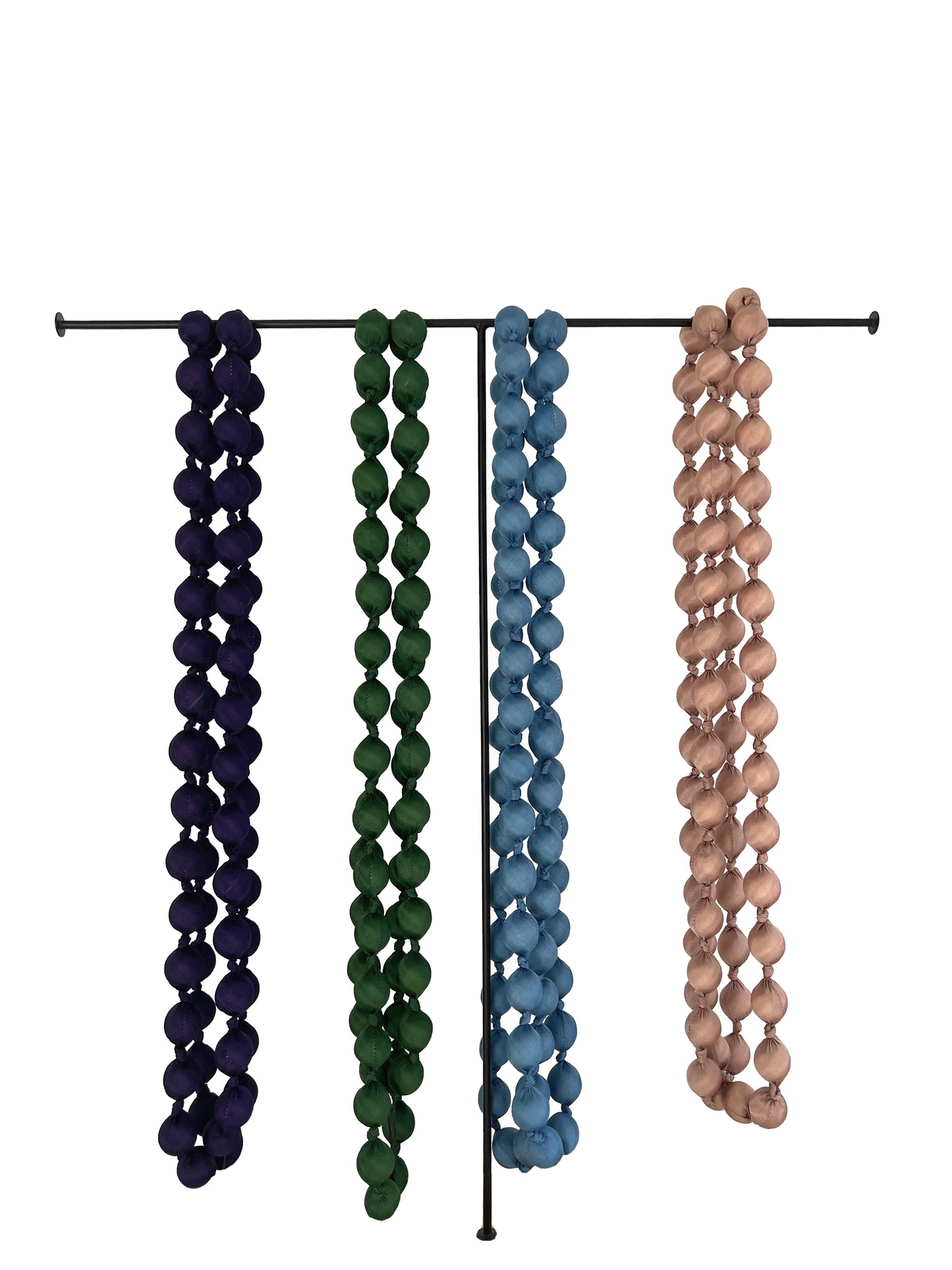 Collier de soie coloré